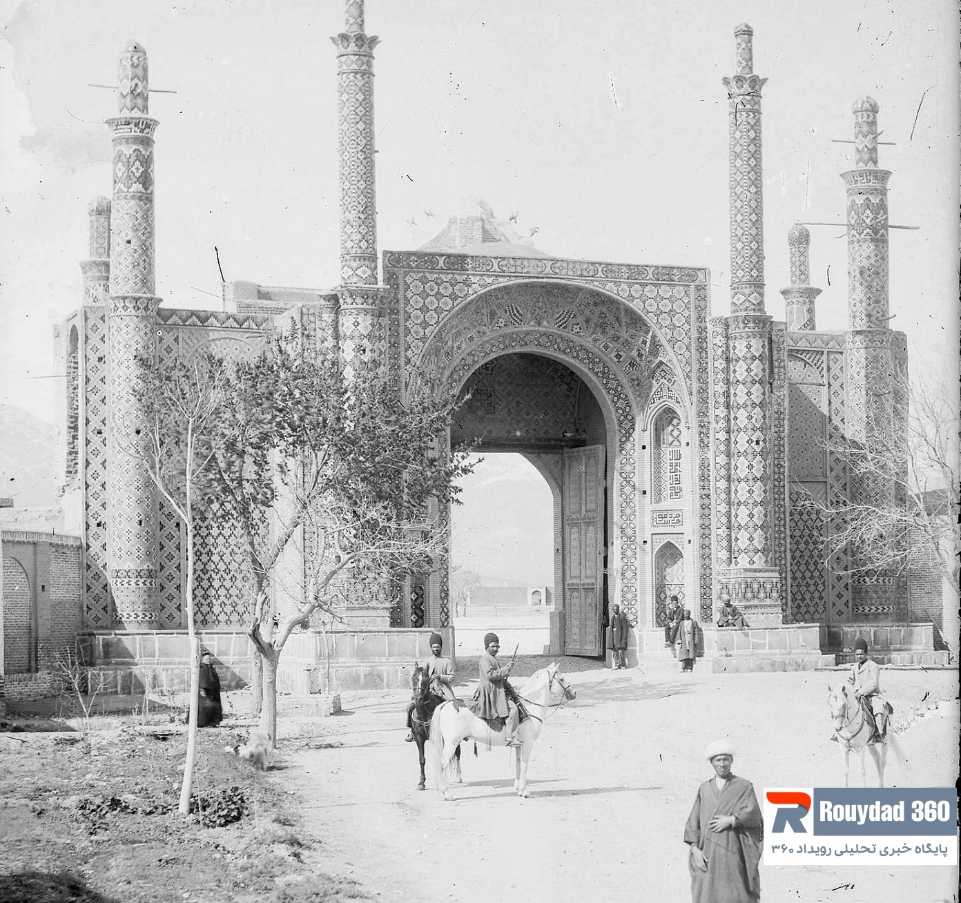عکس دیگری از دروازه دولت در عصر قاجار