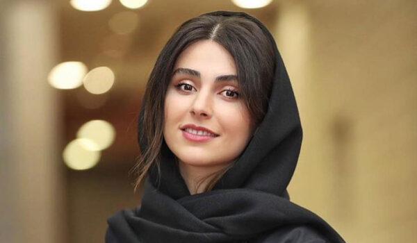 لاله مرزبان در نقش آبان